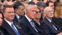 Bill Clinton (uprosted) na pohbu imona Perese.