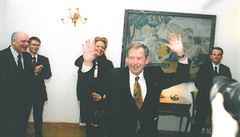Louení Václava Havla s prezidentským mandátem v roce 2003 (Martin Krafl druhý...