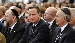 Dva bývalí brittí premiéi - David Cameron a Tony Blair - a souasný eský...