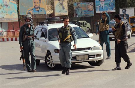 Afghántí policisté na hlídce v mst Kundúz