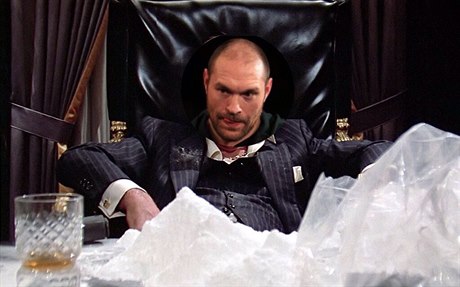 Tyson Fury na fotomontáži z filmu Scarface.