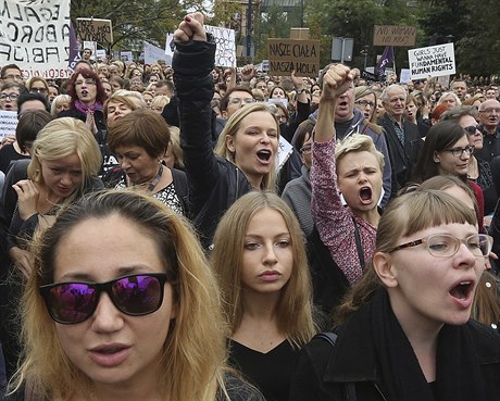 Na takzvaný erný protest pila ada lidí odna v atech erné barvy