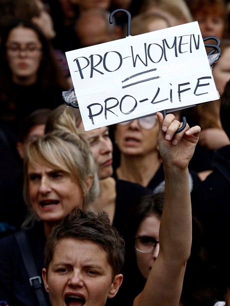 Protestující Poláci nechtjí protipotratový zákon