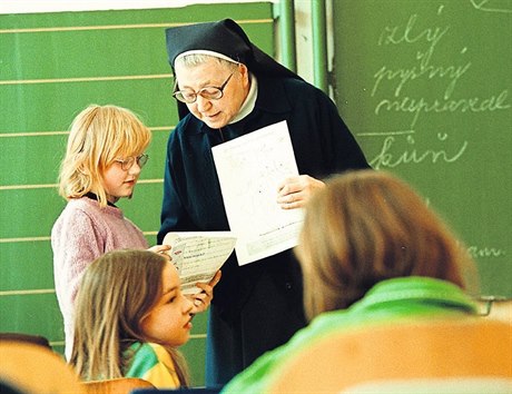 Řádové sestry vyučují vedle běžných učitelek například na Základní škole svaté...