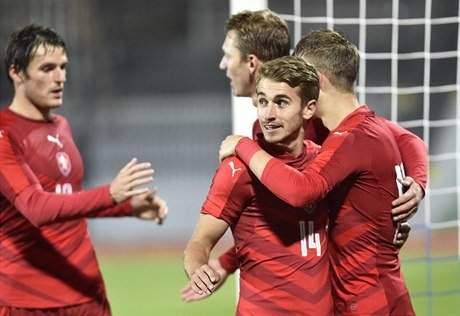 Čeští fotbalisté do 21 let se radují z postupu na mistrovství Evropy.