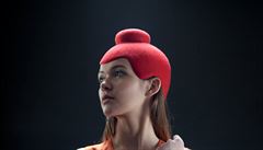 Česká designérka uspěla s netradičními klobouky, objevily se i v klipu Róisín Murphy