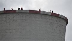 Chladicí v elektrárny Chvaletice obsadilo 3. íjna ráno jedenáct aktivist...