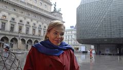 Dagmar Havlová na piazett Národního divadla v Praze, kde byla symbolicky...