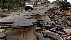 Na Florid za sebou hurikán zanechal poniené domy a zaplavené ulice a také...