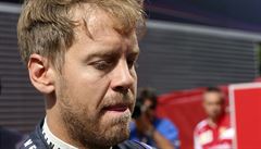 VIDEO: Vettel zase boural v prvn zatce. Vjel tam jako idiot, tvrd Verstappen