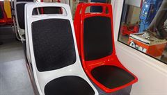 Tyto sedaky se objevují v rekonstruované podob tramvají 14T zvaných Porsche....