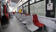 Nová ada tramvají 15T vyrábných pro Prahu. Sedaky jsou nové plastové.