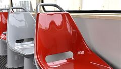 Klasické eení sedadel v tramvaji T3 z KD.