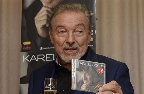 Zpvák Karel Gott poktil 12. íjna v Praze 2CD s názvem Karel Gott 40 slavík.