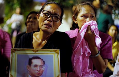 Thajci oplakvaj mrtvho krle
