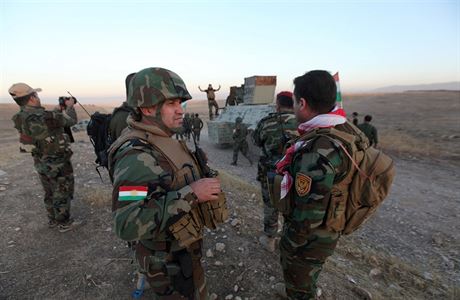 Kurdt vojci ped vypuknutm ofenzivy za znovuzskn msta Mosul z rukou IS