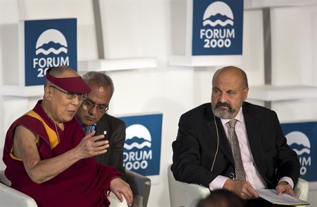 Tibetsk dalajlama (vlevo) a Tom Halk bhem diskuse uspodan 18. jna na...