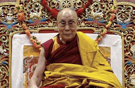 Dalajlama pi duchovn lekci v Curychu.