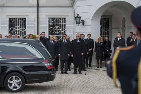 Prezident Zeman dorazil se zpožděním