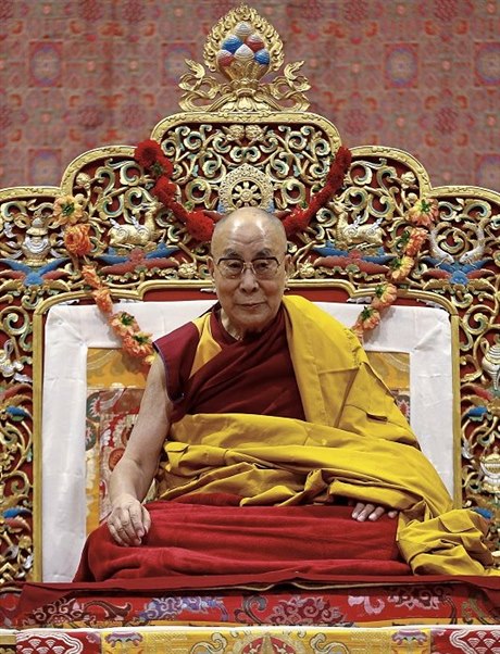 Dalajlama pi duchovní lekci v Curychu.