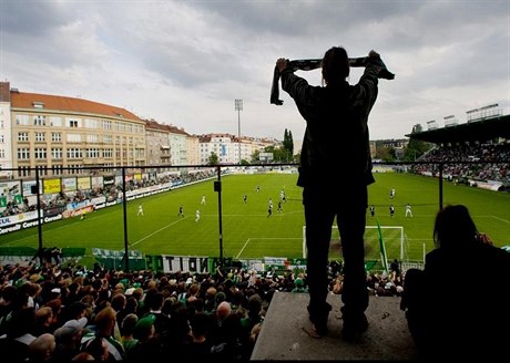 Stadion v olíku budou moct dál uívat fotbalisté Bohemians.