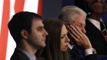 Bill a Chelsea Clintonovi sleduj prbh druh prezidentsk debaty.