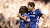 Victor Moses a Marco Alonso slav tet gl Chelsea do st Leicesteru.