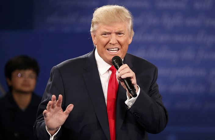 Republikánský kandidát Donald Trump p�i prezidentské debat� v St. Louis.