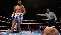Tony Bellew bije BJ Florese.