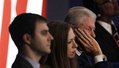Bill a Chelsea Clintonovi sledují prbh druhé prezidentské debaty.