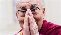 Tibetský duchovní vdce dalajlama pál tstí lidem, kteí ho pili pivítat.