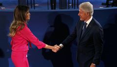 Protjky Clintonové a Trumpa exprezident bill Clinton a Melanie Trumpová se...