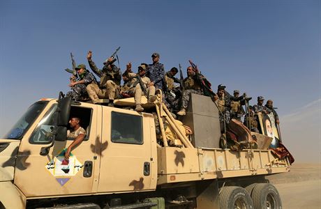 Vycviení bojovníci plánují ofenzívu proti Islámského státu nedaleko Mosulu.