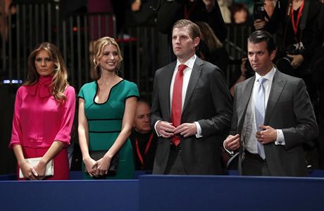 Rodina prezidentskho kandidta republikkn Donalda Trumpa. Zleva jeho tet...