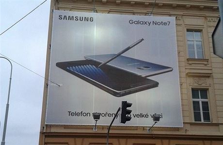 Samsung v Praze platil reklamu na vybuchující model, který už dva týdny  nevyrábí | Byznys | Lidovky.cz