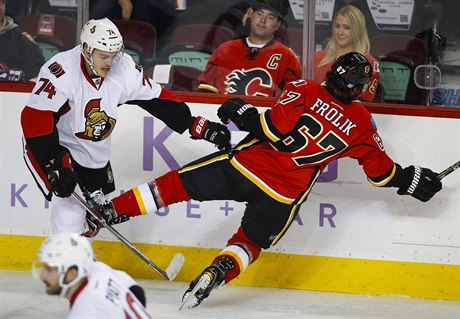 Michael Frolík pispl gólem k výhe Calgary.