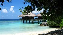 Maledivy tvo spousta atol