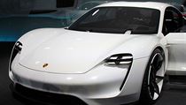 Porsche Mission E je elektromobil, zatm jde jen o koncept. Stane se dalm...