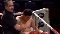 VIDEO Otřesený boxer chtěl po otázce sudího, zda bude pokračovat, odejít z ringu