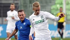 MFK Karviná - Slovan Liberec.  Zprava Jaroslav Zelený z Karviné a Vladimír...