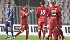 MOL Cup: Zbrojovka Brno - FC Vysoina Jihlava. Hrái Brna se radují z gólu.