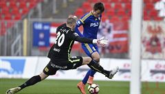 MOL Cup: Zbrojovka Brno - FC Vysoina Jihlava. Ikaunieks obchází brnnského...