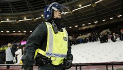 ádní fanouk West Hamu museli eit policisté.