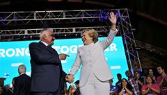 Mexický zpvák Fernandez s Hillary Clintonovou po debat kandidát.