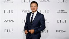 Americký herec Renner  pózuje na 23. výroním pedávání cen ELLE Women v...