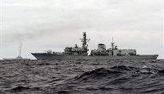 Lo HMS Richmond pi pozorování ruské válené lodi.