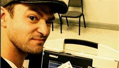 Justin Timberlake vyvolal svým volebním selfie spory o jejich legalitě