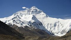 Everest znečišťují výkaly, pomoci mají mobilní WC