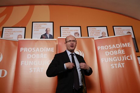 Bohuslav Sobotka eká na výsledek voleb ve volebním tábu SSD.