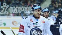 Bl Tygi Liberec - HC Dynamo Pardubice. Autor druhho glu Petr Jelnek z...